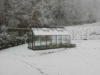 Comment éviter le gel dans sa serre de jardin en hiver ?